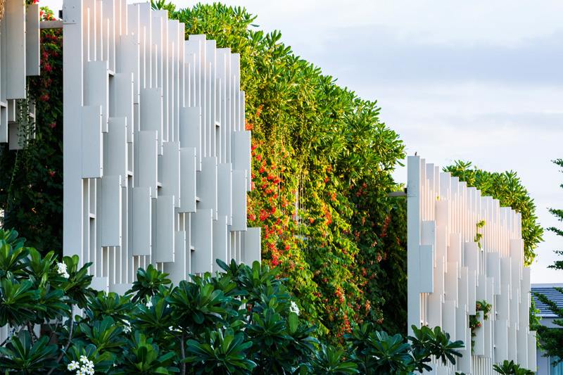 vertikal-trädgård-blomma-fasad-modern-minimalistisk-växt