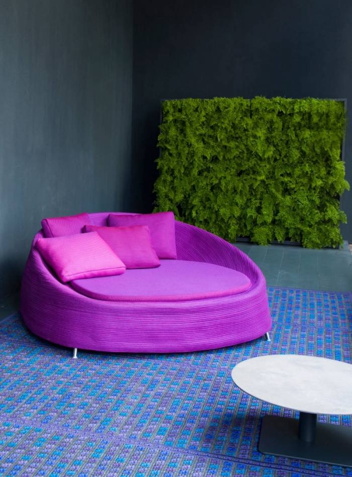 Vertikal trädgård -av-Paola-Lenti-lounge-möbler-design-neon-färger