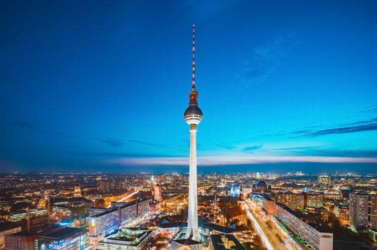 Virtuell resa - besök Berlin och Reichstag -byggnaden och tv -tornet