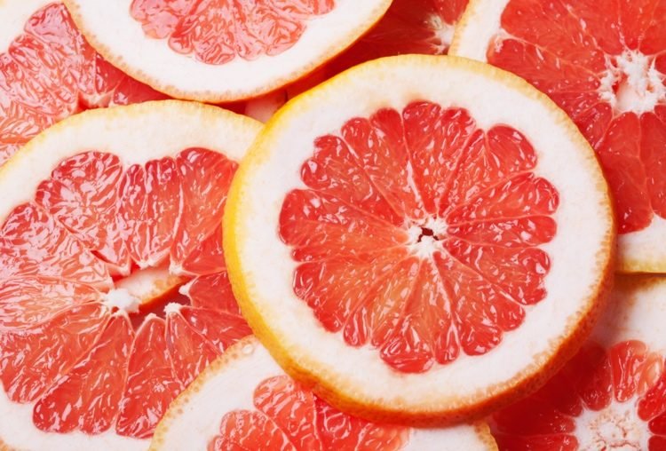 En halv grapefrukt innehåller 45 mg C -vitamin.