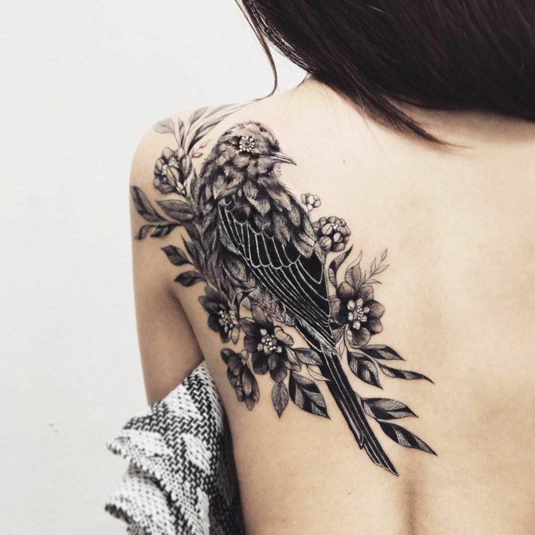 vackra tatueringar för kvinnor med fågel- och blommotiv
