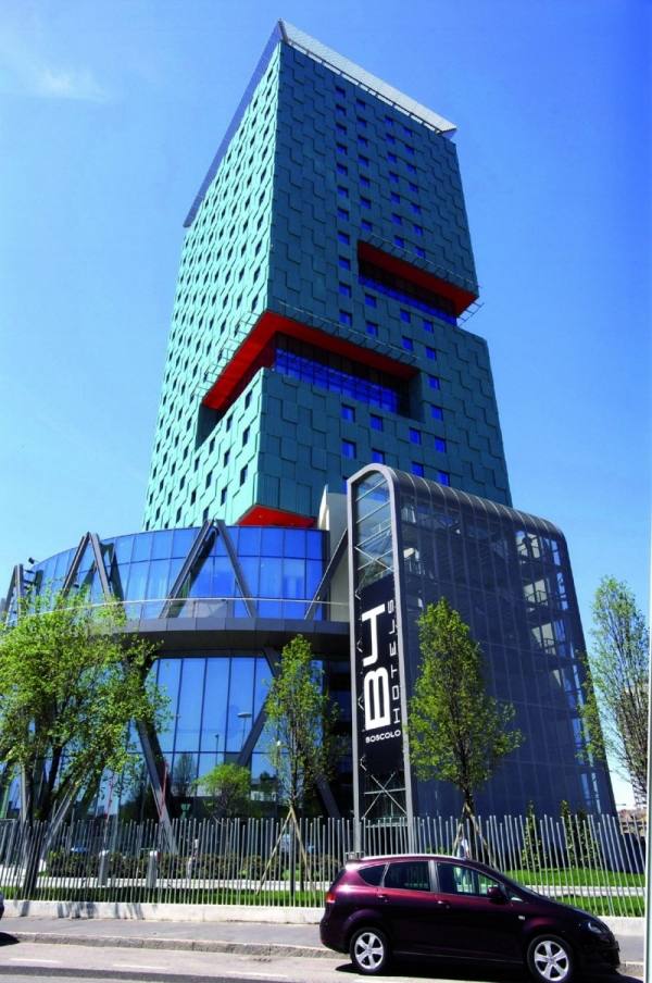 B4 Milano boutiquehotell imponerande tornglasfasad