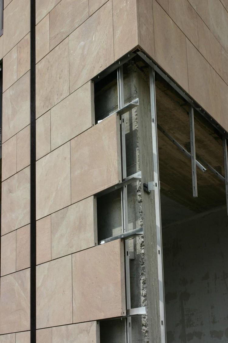 ventilerade-fasadplattor-porslin-stengods-brun