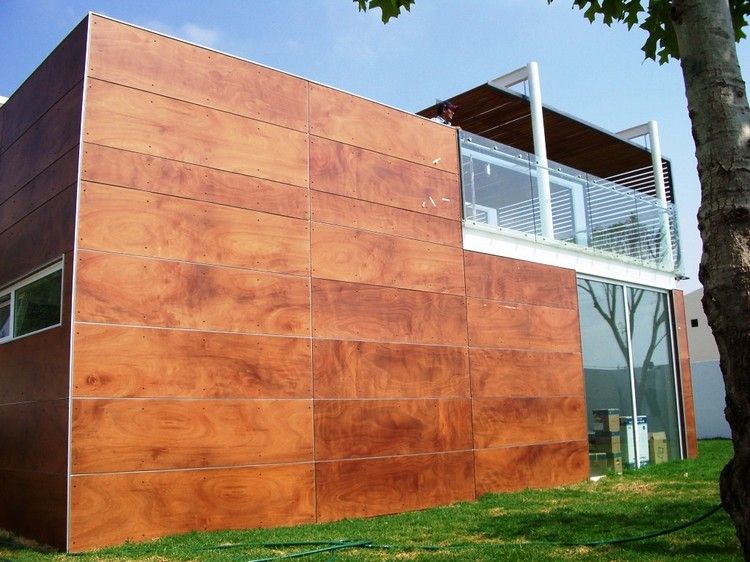gardin-tillbaka-ventilerad-fasad-moderna-paneler-trä-look