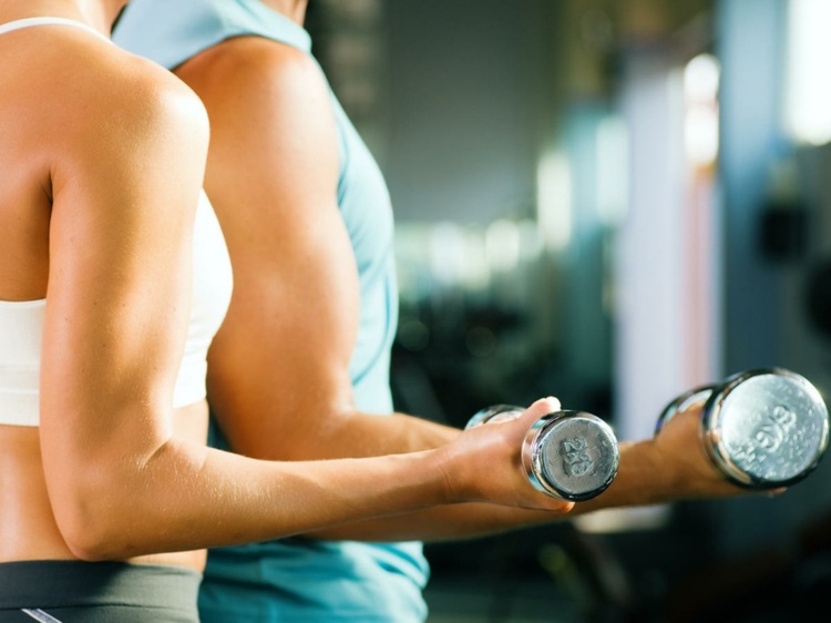 kondition-övningar-muskelbyggande-man-kvinna
