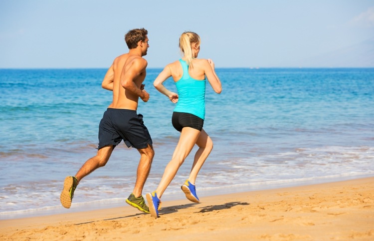 tränings-jogging-strand-man-kvinna