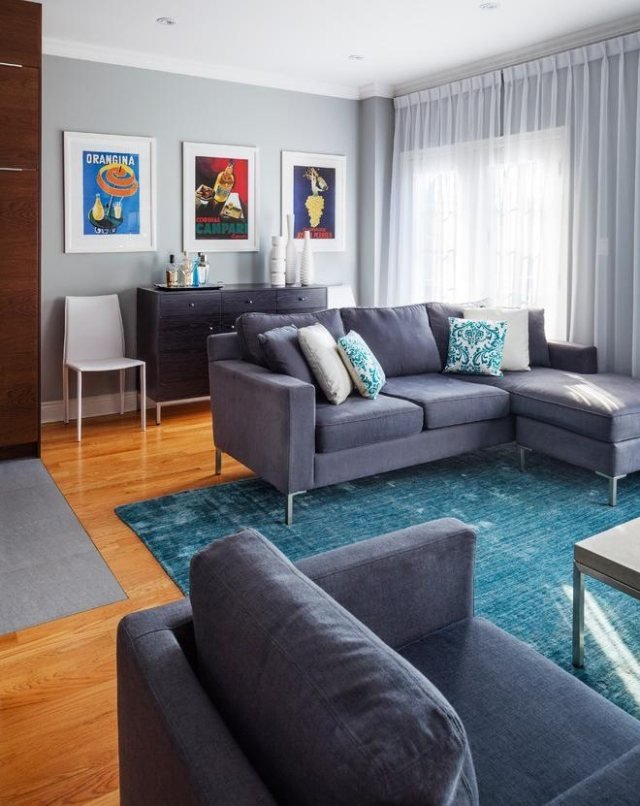 vardagsrum-möbler-eklektisk-blå-ljus-grå-trägolv