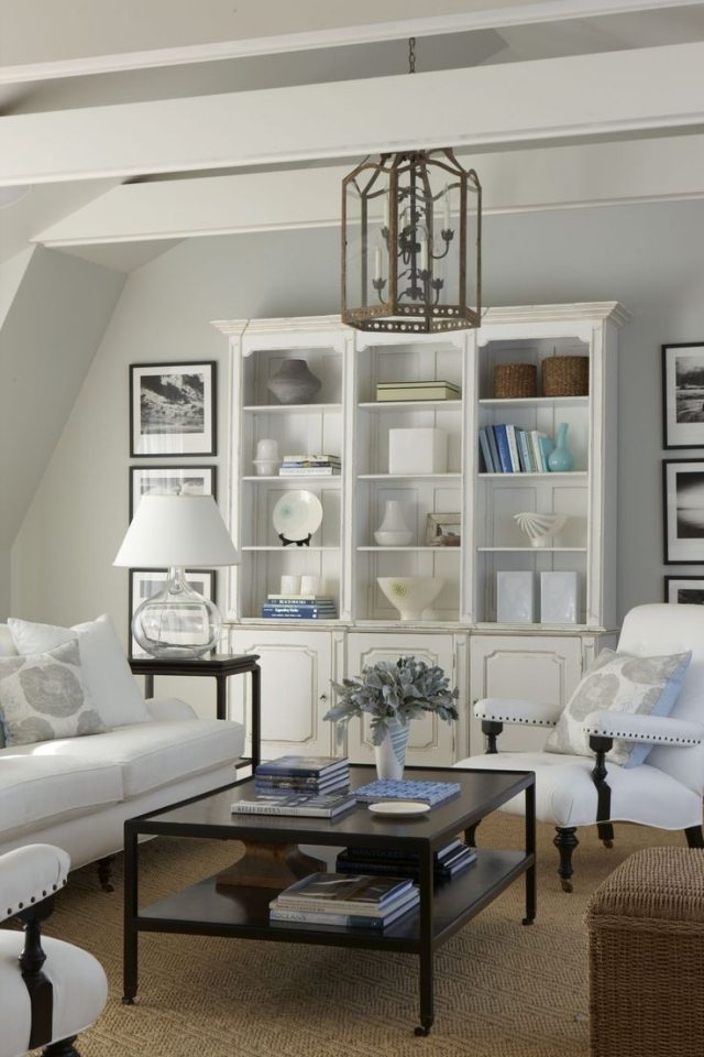 färgidéer-vardagsrum-ljusgrå-väggar-vita-möbler