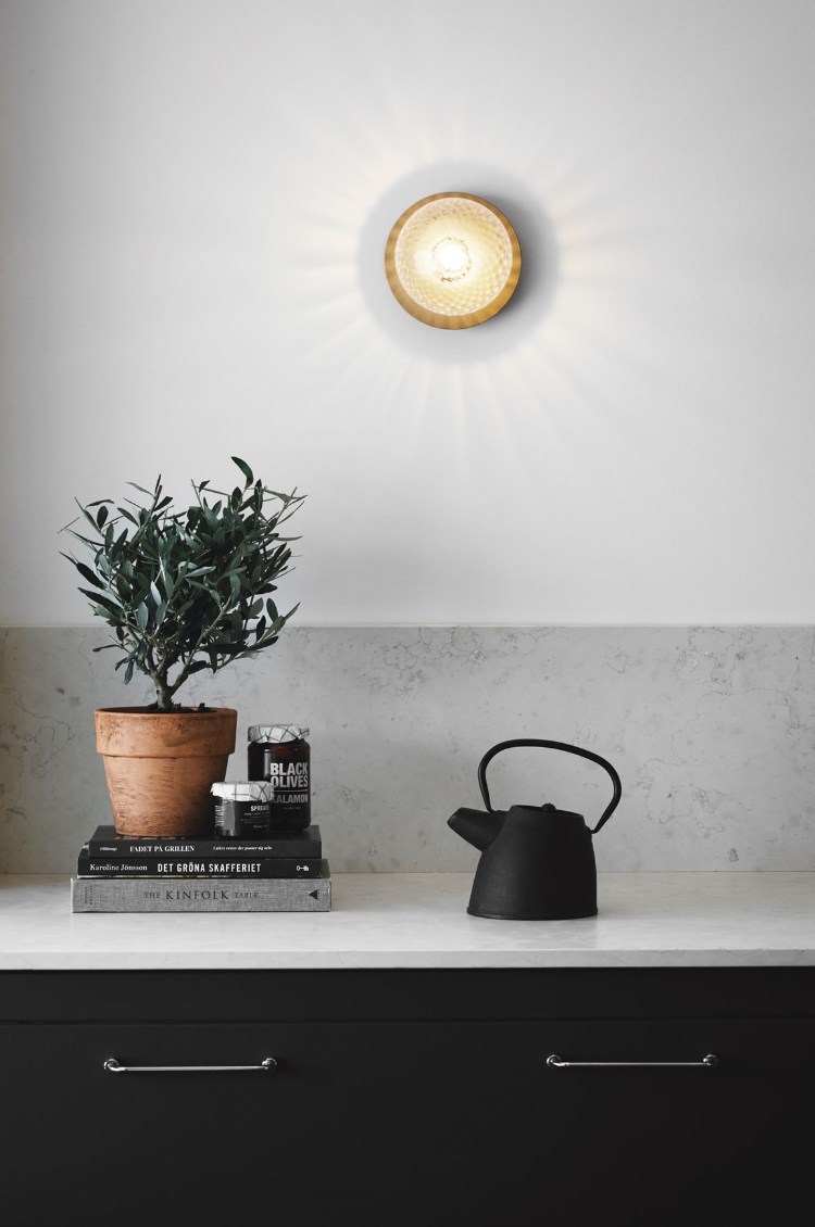 vägglampa av sfäriska reflexer av glas
