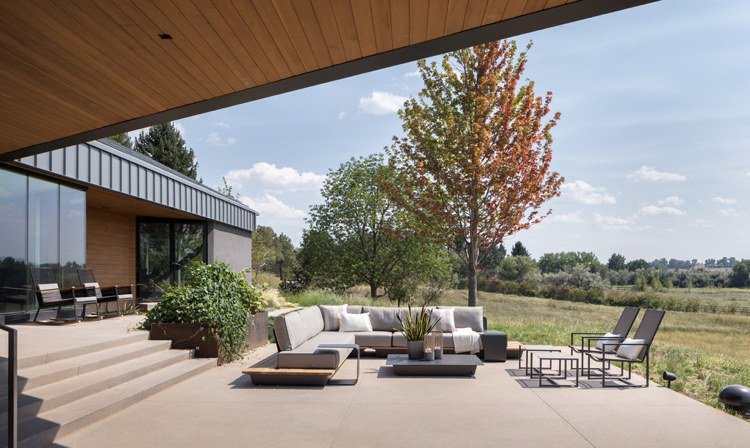 väggbeklädnad trä terrass naturlig betong sittplats lounge