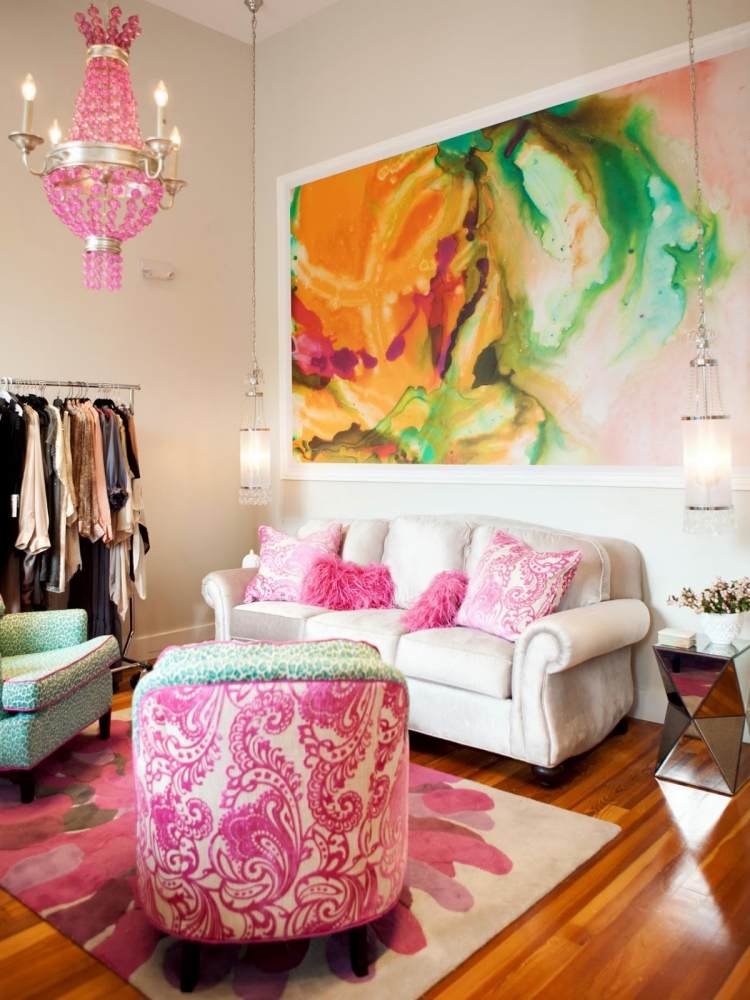 väggmålning-idéer-design-akvarell-akvarell-effekt-rosa-rosa-parkettgolvklädda möbler-soffkuddar