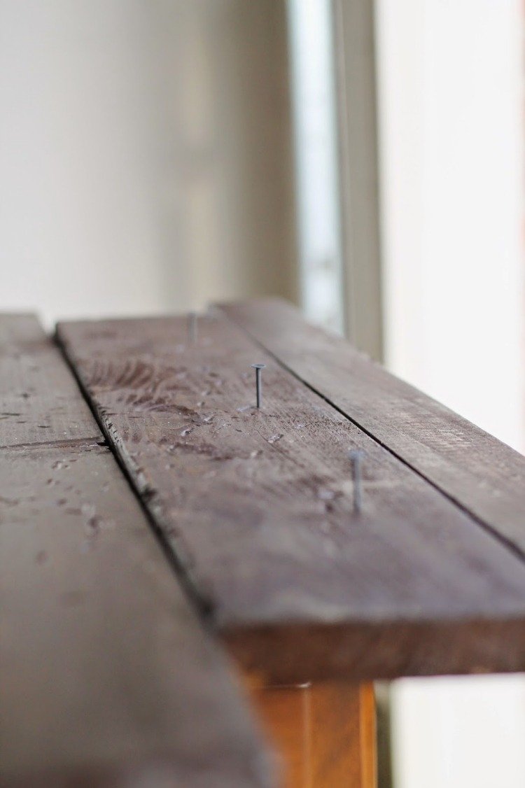 väggdekoration-trä-gör-det-själv-träskivor-spik-instruktioner-diy-glasyr
