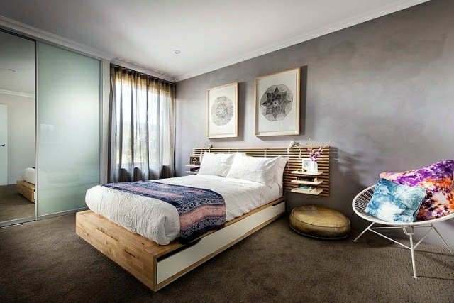 sovrum-moderna-mattor-brun-grå-vägg-måla-trä säng-hyllor