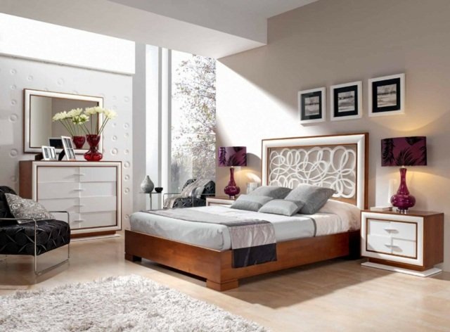 Trä-säng-modern-design-vägg-dekoration-med-vit-ram