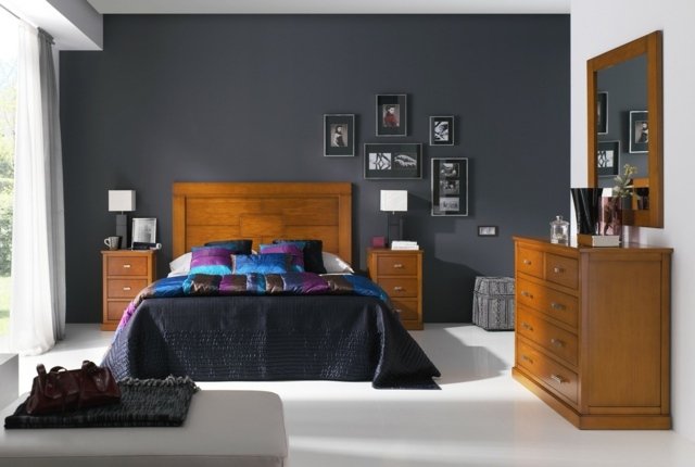 Fotoram-som-vägg-dekoration-i-sovrummet-gråväggar