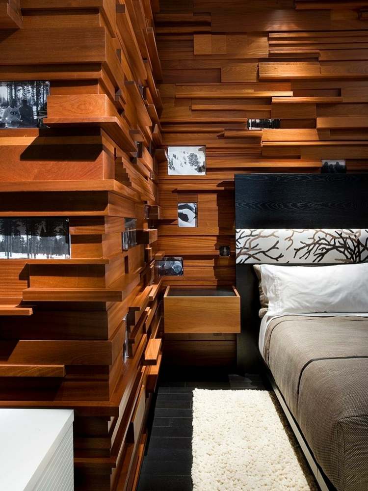 väggdekoration-trä-mörk-hylla-design-väggbeklädnad-svart-säng-sängbord