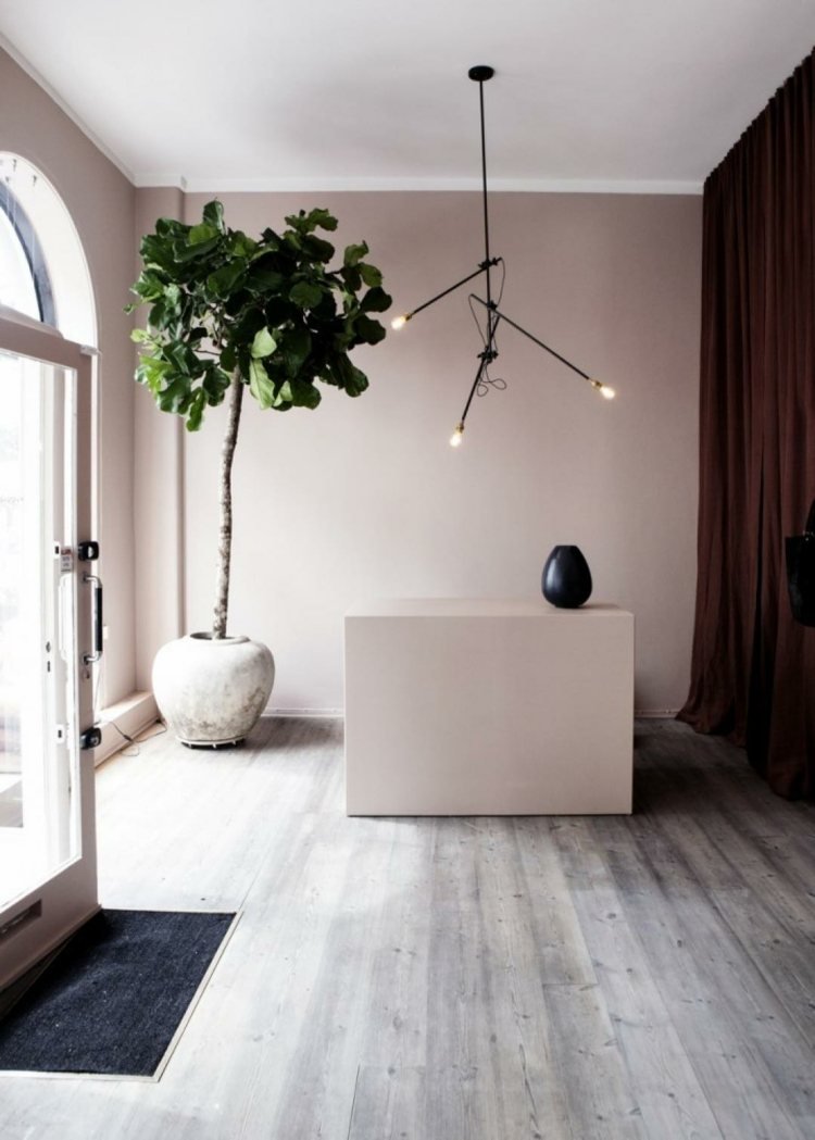skymningsrosa väggfärg parkettgrå modernt vardagsrum brun gardin