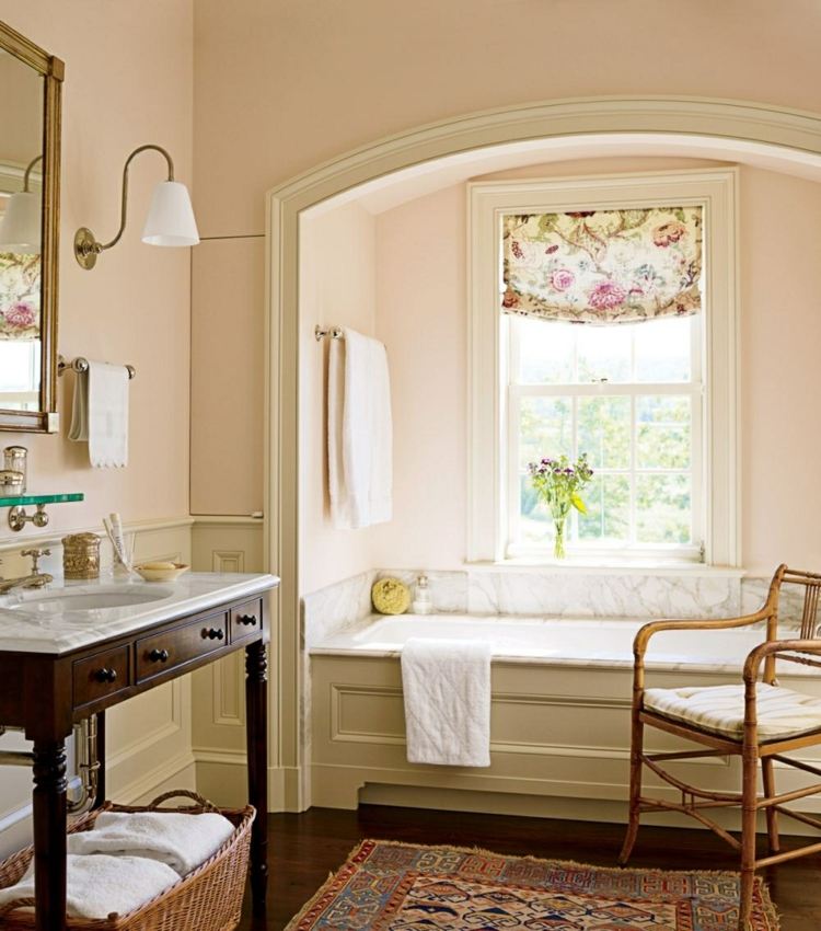 dusky rosa väggfärg badrum design nisch badkar kelim