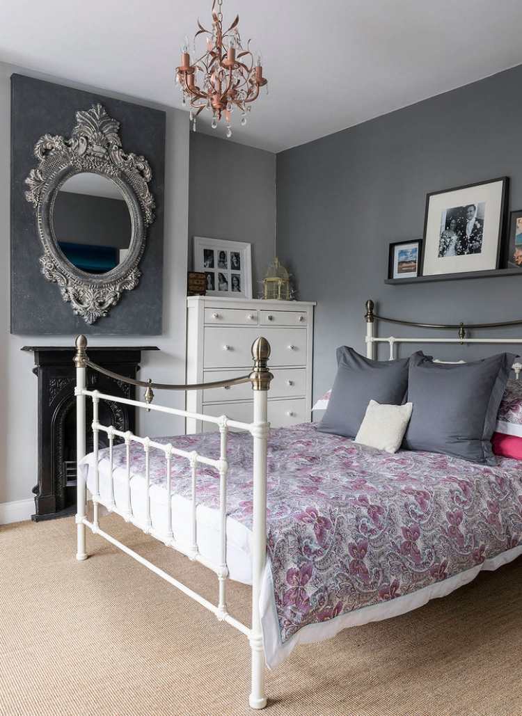 väggdesign-grå-sovrum-säng-metallram-klassisk-modern