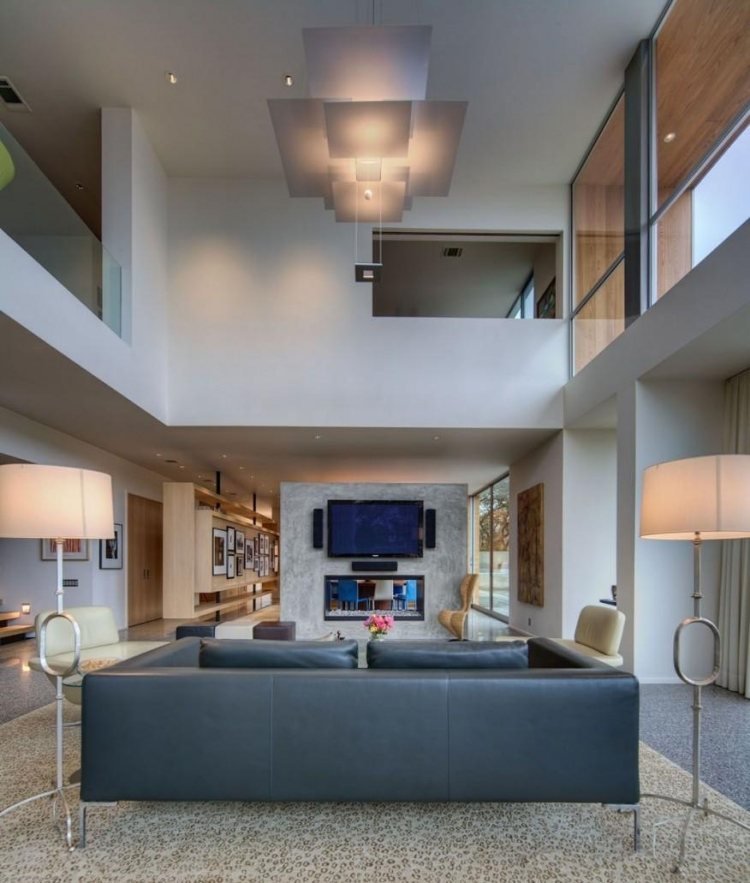 Väggfärg grå-kombinationer-beige-vardagsrum-hus-läder soffa-centrala golvlampor