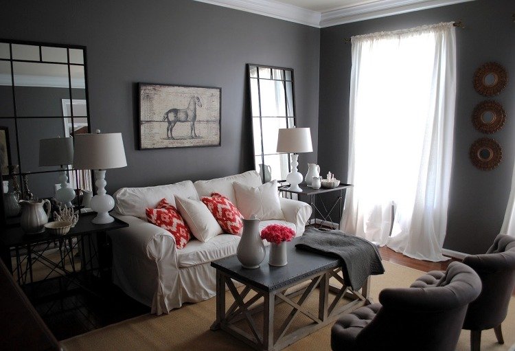 vägg-färg-grå-kombinationer-vit-röd-kuddar-gardiner-stoppade möbler-sittmöbler-spegel
