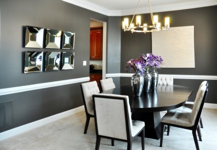 vägg färg-grå-kombinationer-svart-vit-matsal-stoppade stolar-dekoration-vaser-blommor