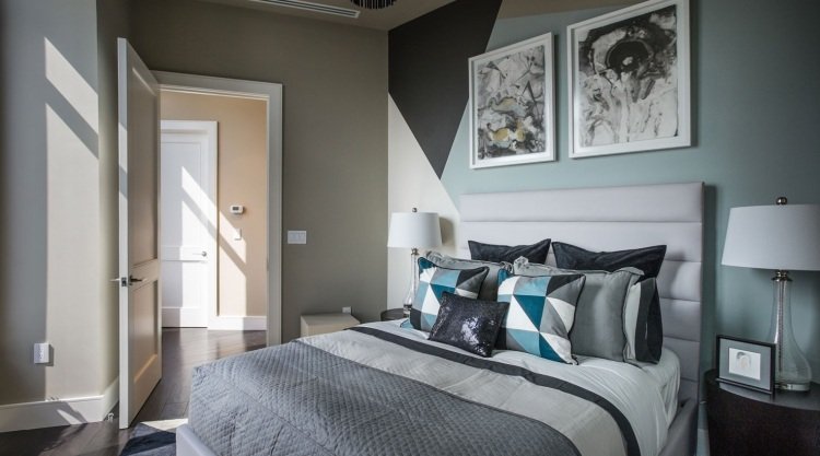 vägg-färg-grå-kombinationer-turkos-sovrum-kuddar-sänggavel-stoppade-bilder