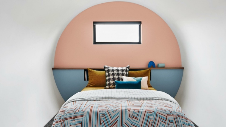 vägg-färg-trender-grafiska-element-sovrum-fönster-blå-chroma