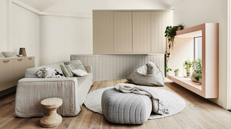 väggfärgstrender naturtoner-beige-vardagsrum krukväxter-sittdynor-soffa-känsla