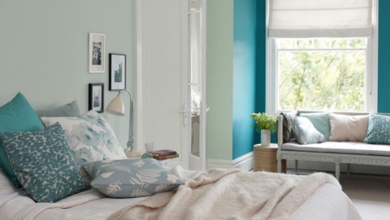 Väggfärg-turkos-sovrum-klassisk-design