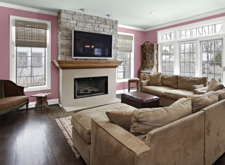 Väggfärger-vardagsrum-rosa-målning-beige-möbler