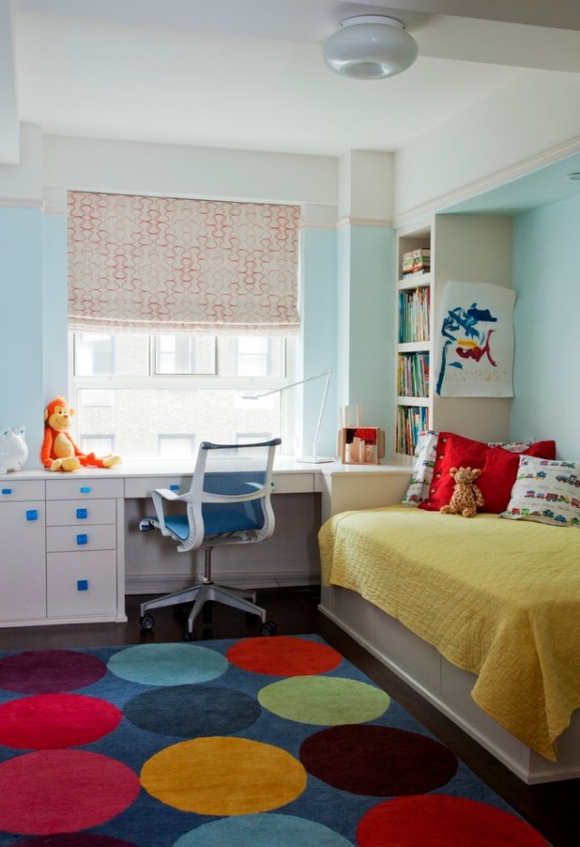 färgglada-barn-rum-vägg-måla-himmel-blå-matta-runt-mönster