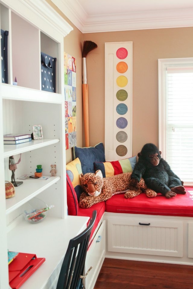 väggfärger-idéer-barnrum-beige-blandat-med-persika-färgad-vägg