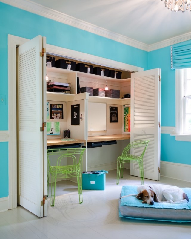 vägg-färger-idéer-barnrum-ljus-blå-skrivbord-kompakt-inbyggd
