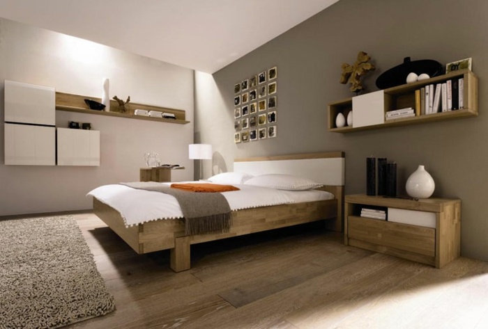 ljusbrun grå väggfärger idé sovrum trä säng sängbord