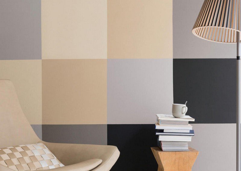 Väggfärger-idéer-sand-mönster-målning-vardagsrum-antracit-ljusgrå-beige