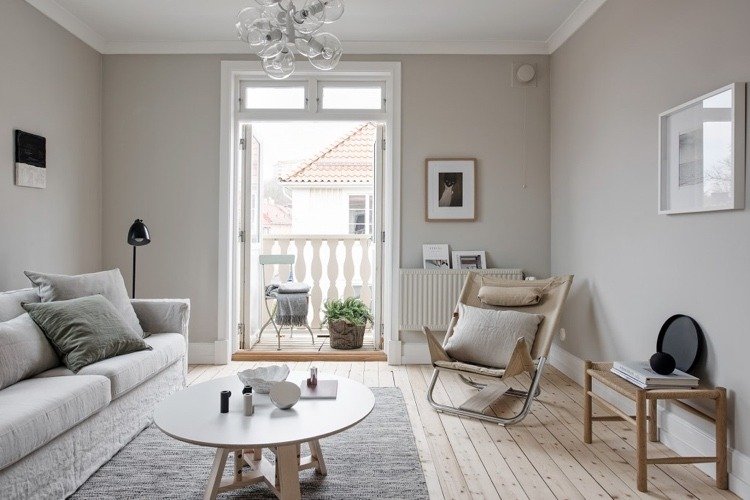 Greige kombinerar och blandar beige-grå ​​väggfärger i vardagsrummet