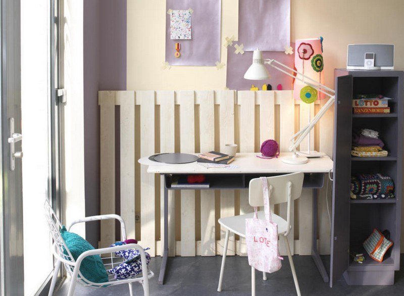 Väggfärger-idéer-sand-skrivbord-flickas rum-väggdesign-lila-pastell