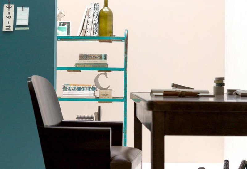 Väggfärger idéer i sand turkos-pastellfärger-kombinera-svart-möbler