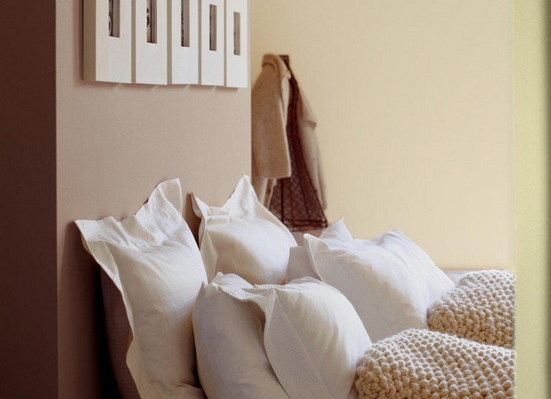 Väggfärger-idéer-sand-varm-beige-nyanser-sovrum-design