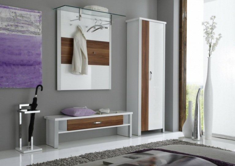 Vägggarderob-design-hallmöbler-trä-vit-modern