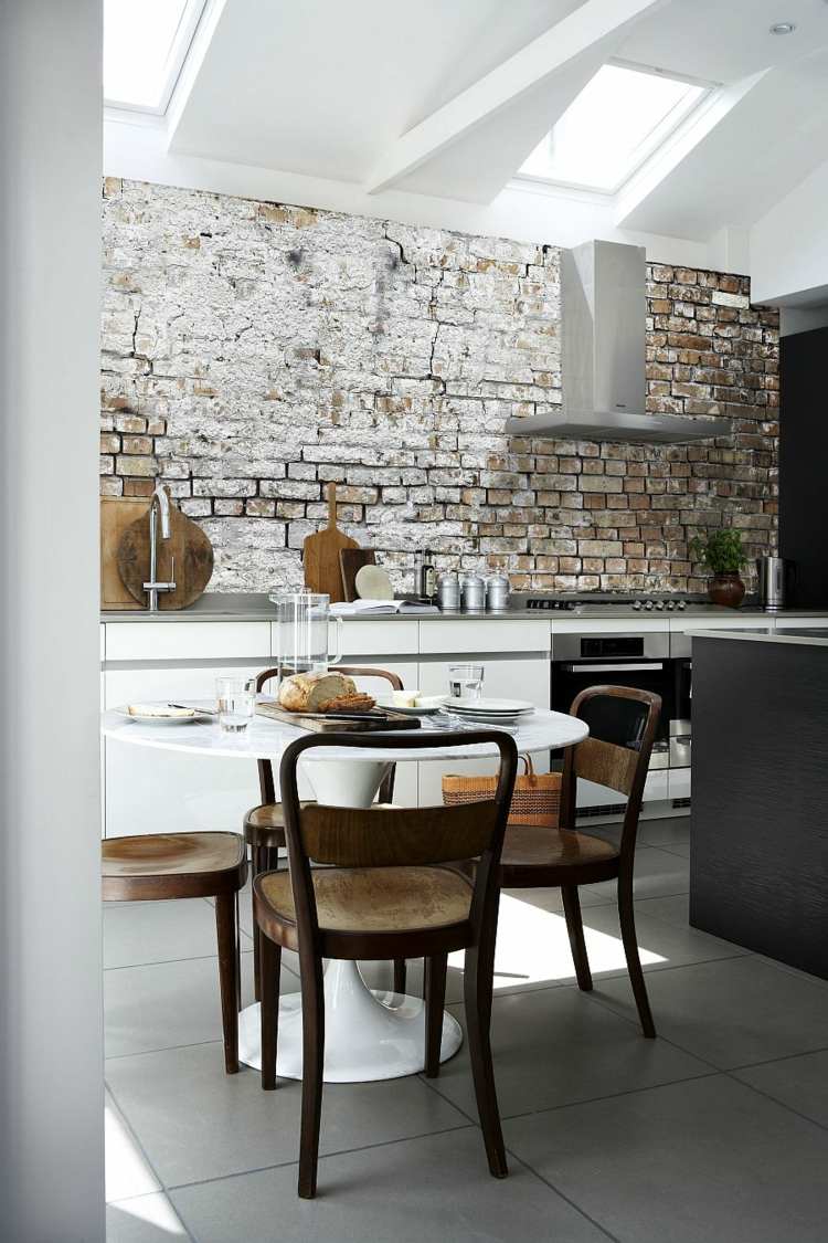 kök vägg design tegel rustik modern matbord sluttande tak