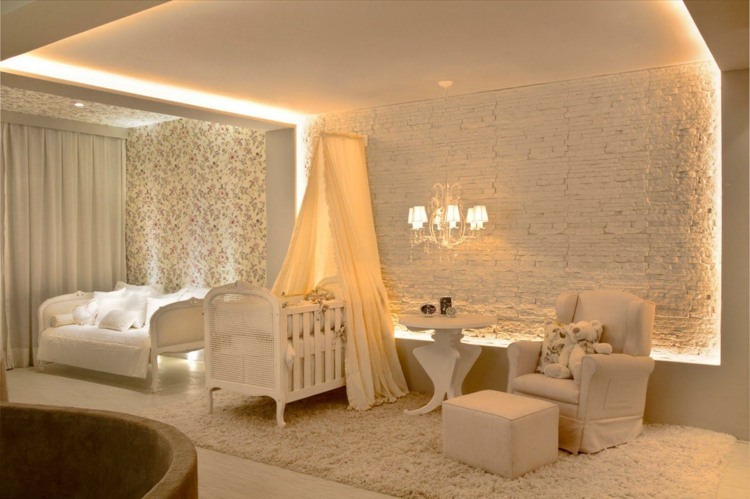 väggdesign baby rum indirekt belysning sten vit tapet soffa