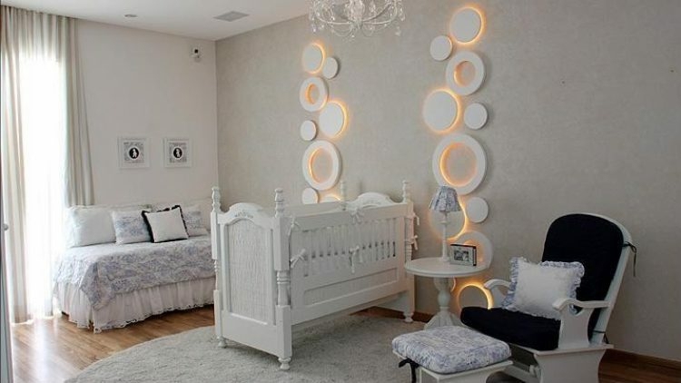 väggdesign baby rum dekoration belysning idé fåtölj pall dag säng