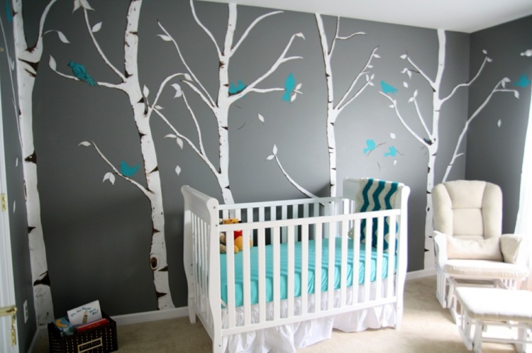 väggdesign baby rum träd grå vägg björk fåglar turkos
