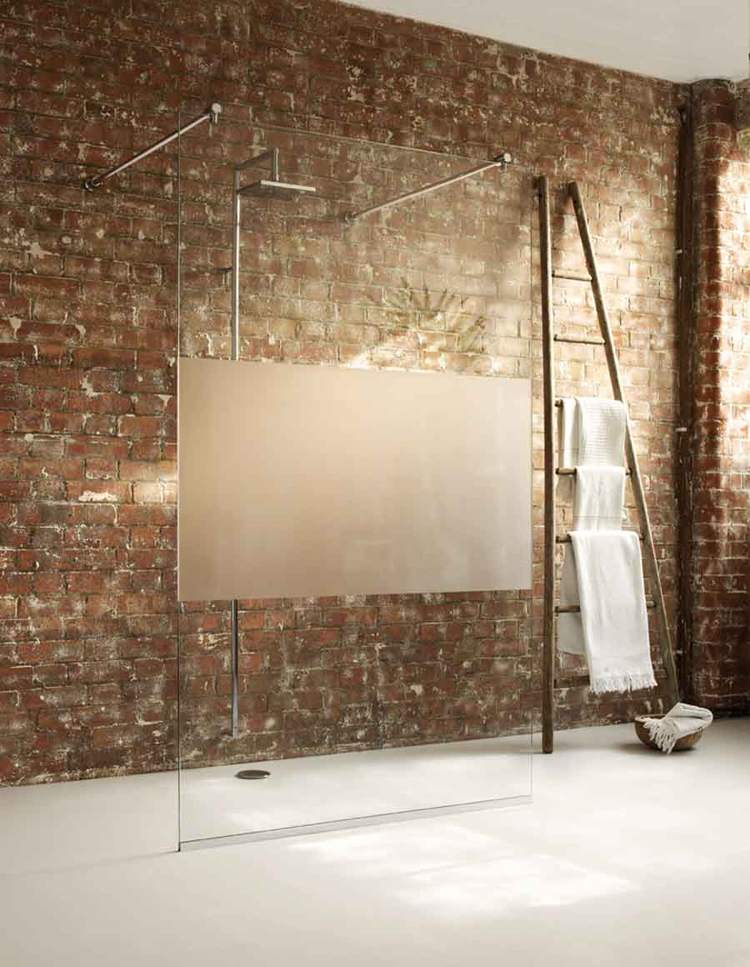 väggdesign-badrum-idéer-tegel-dusch-glas-väggstege