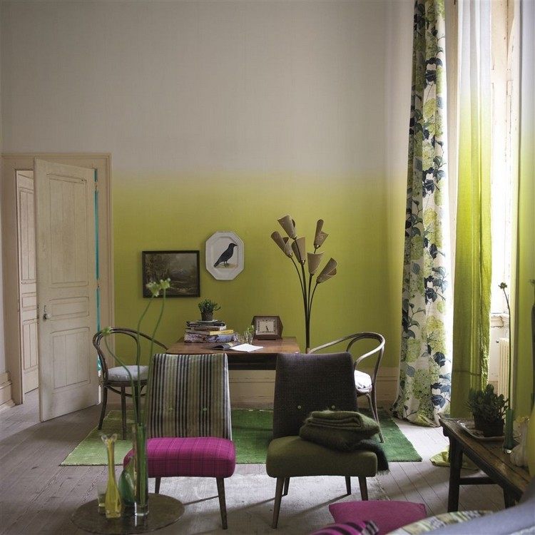 väggdesign-vardagsrum-tapeter-ombre-två-ton-grön-Saraille-Designers-Guild