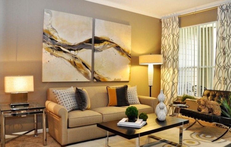 vägg-design-vardagsrum-beige-abstrakt-bild-gul-grå