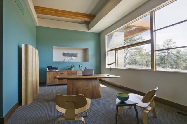 hemmakontor-massivt trä-skrivbord-väggar-blå-grön-målning
