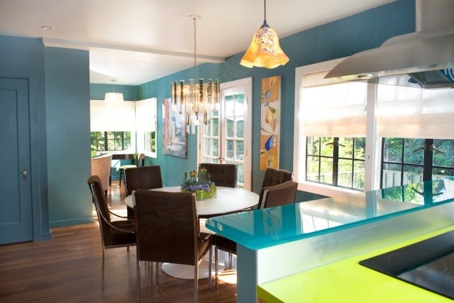 kök-med-matbord-väggar-målade-blå-turkos-modern-optik